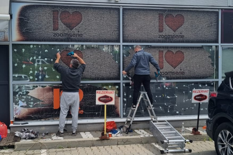 decolantare vitrina zoomserie