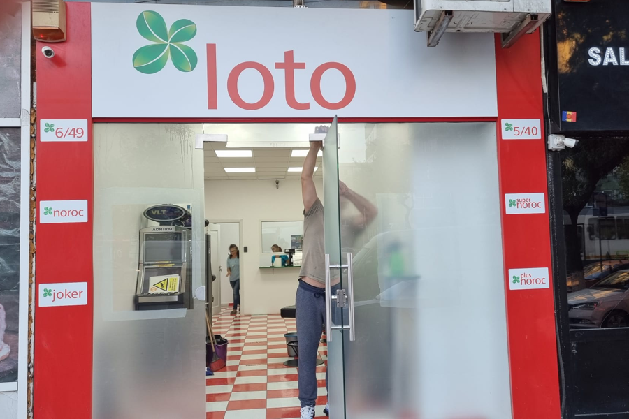 Colantare Vitrina Loto Print laminat • folie sablat • montaj rapid