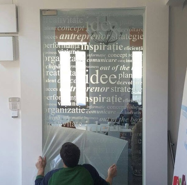 Model Sablare Texte Sticla