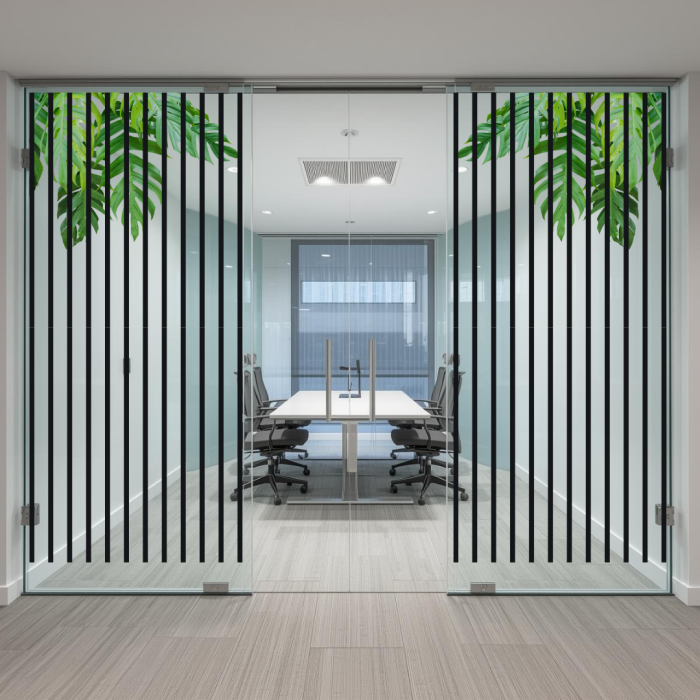 Colantare panouri sticlă cu dungi verticale negre și frunze tropicale [1]