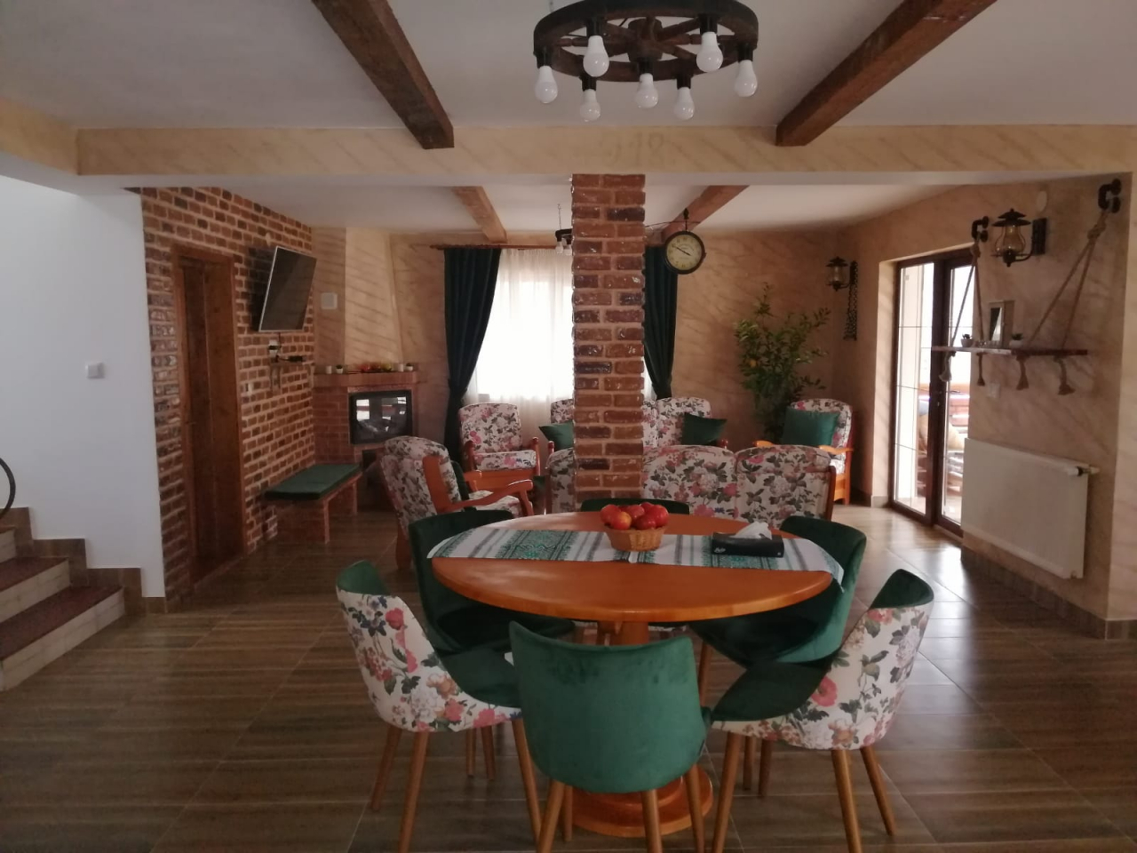 Lustra rustica din lemn [2]