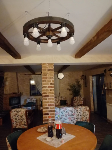 Lustra rustica din lemn [2]