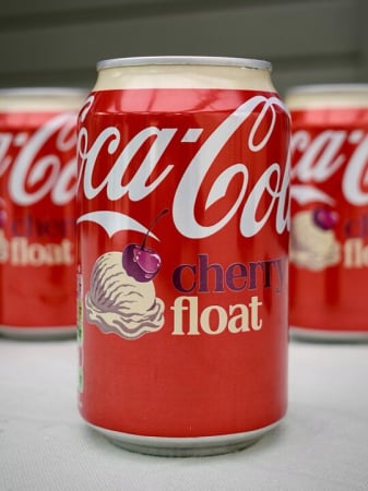 SUCURI / BAUTURI - Coca Cola Cherry Float, gust de inghetata de vanilie si cirese, UK, 330 ml