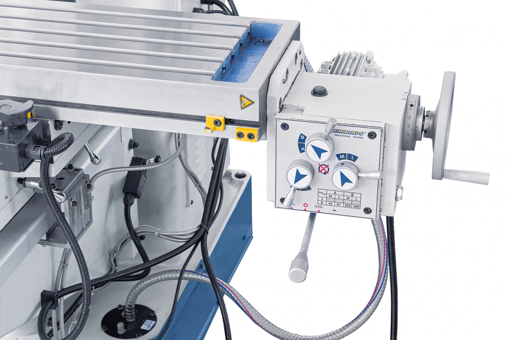 Masina de frezat UWF 90 + Indicator de pozitie 3-axe ES-12 H + sistem de prindere pneumatica [11]