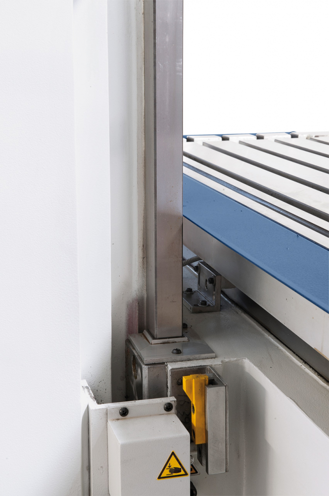Masina de frezat universala FU 1200 cu cititor digital pe 3 axe [10]