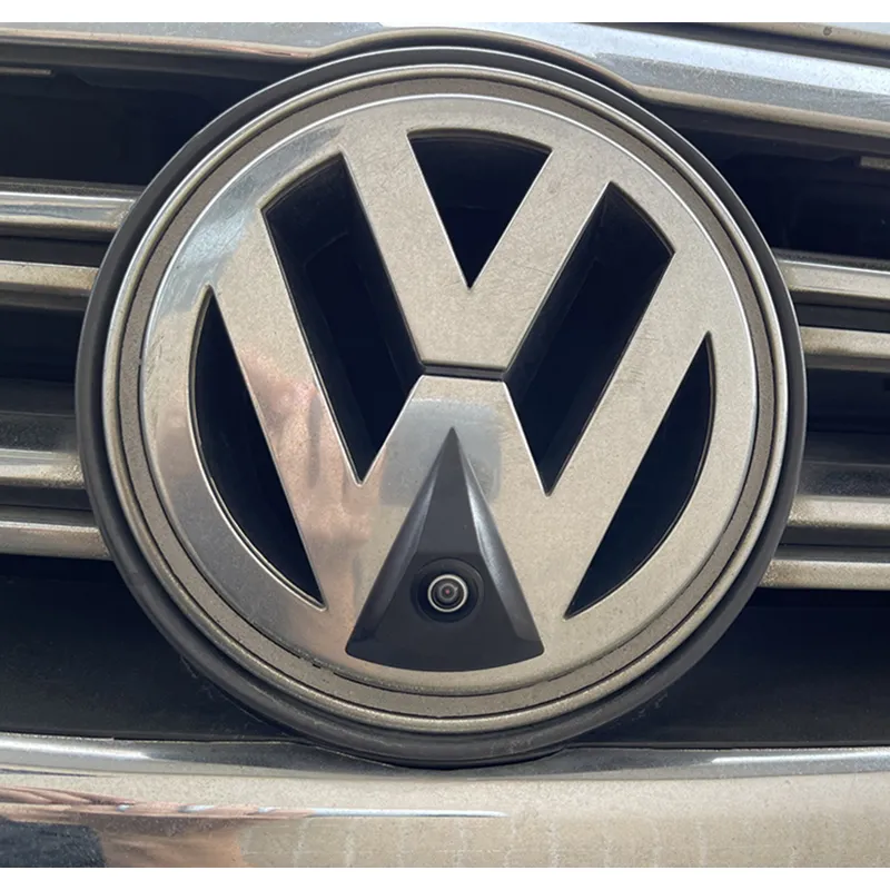 Cameră frontală AHD dedicată Volkswagen, montaj OEM în siglă, unghi 170°, rezistentă la apă și șocuri (IP68), compatibilă cu unități multimedia RCA [3]