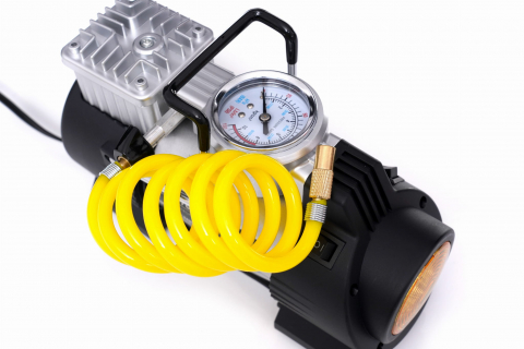Compresor auto portabil 12V 190W cu manometru, lanternă LED și accesorii incluse [3]