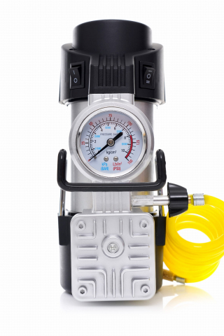 Compresor auto portabil 12V 190W cu manometru, lanternă LED și accesorii incluse [1]