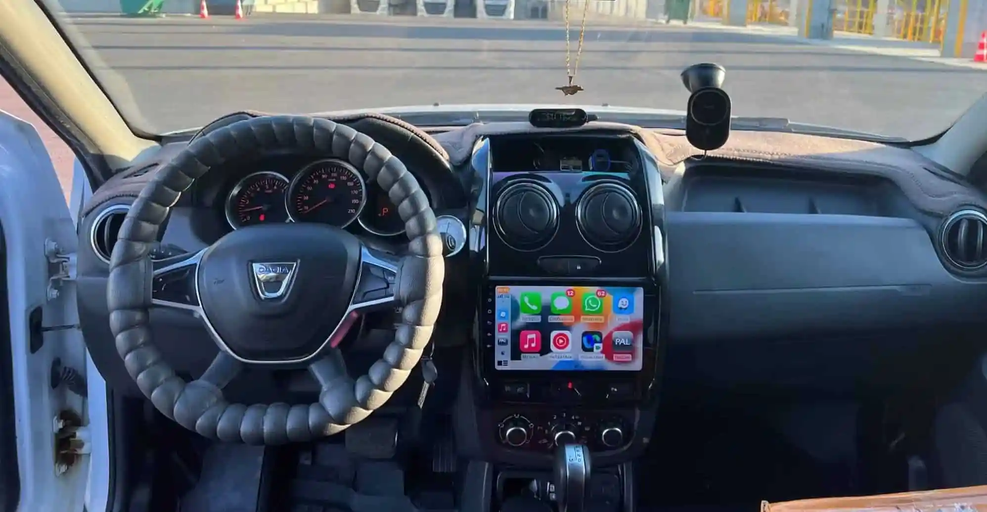 Navigatie Dacia Duster (2012-2019) cu Android 13, 4GB RAM 64 GB ROM, DSP, CarPlay si Android Auto, ecran 9 inch [6]