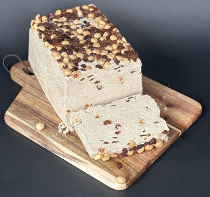 HALVA CU  ALUNE DE PADURE,STAFIDE SI CONIAC [1]