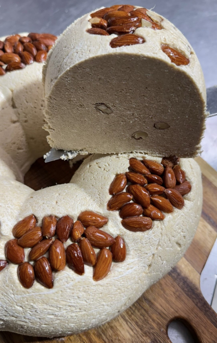 HALVA CU MIGDALE SI CARAMEL SARAT [1]
