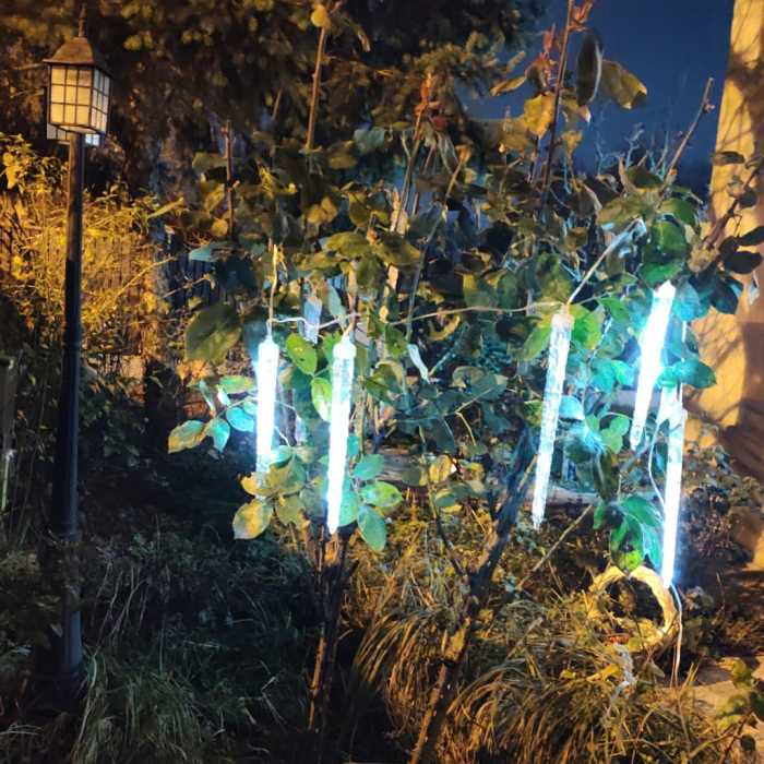 ghirlanda-solara-stalactite-led-alb-rece-albastru.jpg [3]