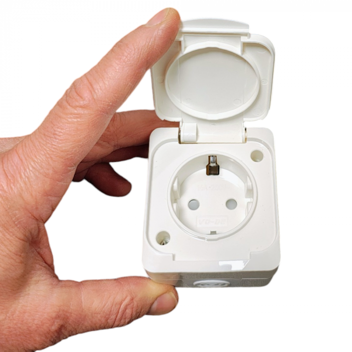 Priză simplă cu împământare si cu protectie copii, IP44 alb, montaj aplicat [2]
