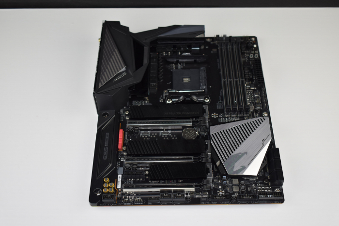 GIGABYTE X570 AORUS Master Placă de bază cu VRM Digital Direct 14 Phase Infineon, Triple PCIe 4.0 M.2 cu Protecții Termice, Intel WiFi 6 802.11ax, ESS Sabre HiFi 9118, 2.5GbE+1GbE LAN -CU PARTICULARIT [7]