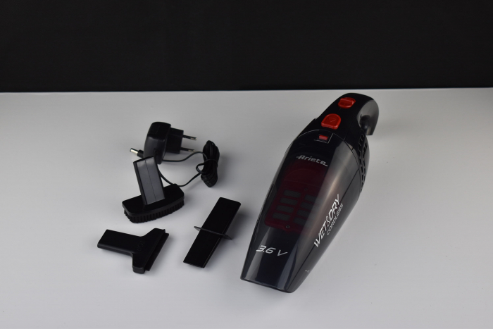 Ariete Aspirator de Mână - 3.6V, Baterie Ni-MH,  Încărcare Rapidă, Filtru HEPA, Rezervor 400 ml - Negru/Roșu - CA NOU [6]