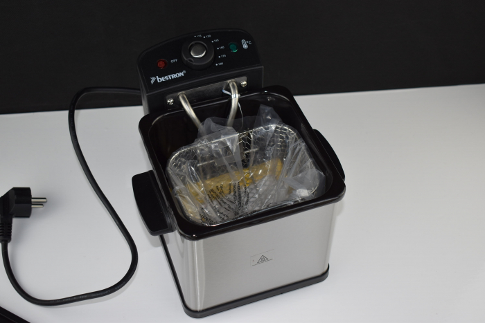 Bestron Friteuză cu Ulei, pentru Cartofi Prăjiți, Pește sau Nuggets, Temperaturii până la 190°C, cu Coș din Oțel Inoxidabil, Fereastră și Filtru de Ulei - FOARTE BUN [8]