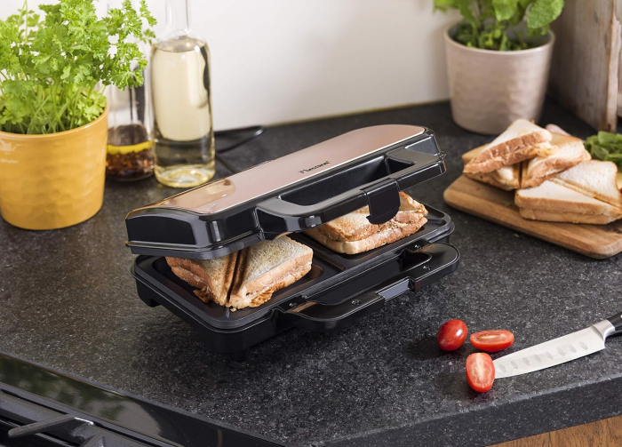 Bestron XL Sandwichmaker, Aparat pentru sandwich-uri cu înveliș antiaderent, 900 W, Negru/Cupru -FOARTE BUN [4]