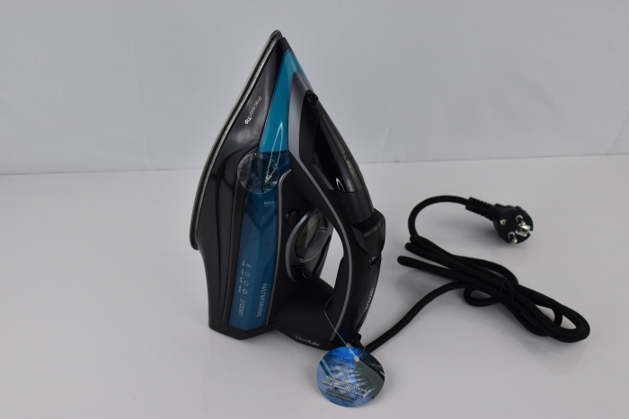 Cecotec fier de calcat cu abur Fast&Furious 6060 Ultra. 3100 W, pompa de apa integrata automata, oprire automata, abur continuu de 75 g/min, senzor tactil și ecran LCD [9]