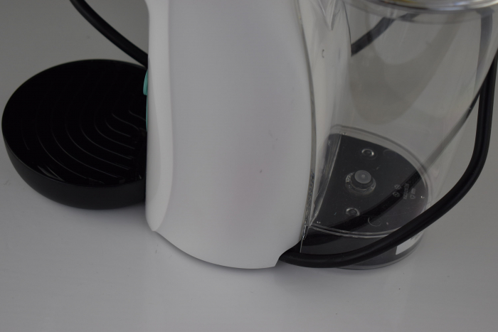 De'Longhi Nescafé Dolce Gusto Piccolo XS EDG 210.W, aparat de cafea cu capsule pentru băuturi calde și reci, presiune de 15 bar, dozare manuală a apei, 0,8 l - BUN [9]