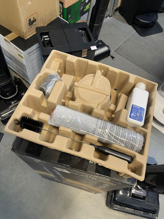 Dreame H15 Pro – Aspirator umed/uscat, braț robot AI cu coborâre GapFree, capac în 3 piese, aspirare 21 000 Pa, fără spații necurățate, spălare temeinică cu perii la 100 °C, 5 min, uscare la 90 °C [14]