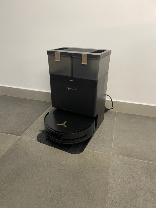 ECOVACS DEEBOT X8 PRO Omni – Robot aspirator cu funcție mop, OZMO Scooter cu mop continuu și auto-curățare, putere de aspirare 18.000 Pa, stație 12‑în‑1, curățare mop cu apă caldă 40‑75 °C, sistem YIK [11]