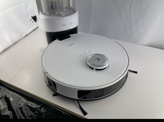 EUREKA E10s DE – Robot aspirator și mop + Stație de aspirare fără sac Multi-Cyclone (4000 Pa, detectare covoare și ridicare mop, navigație LiDAR, ideal împotriva părului de animale [9]