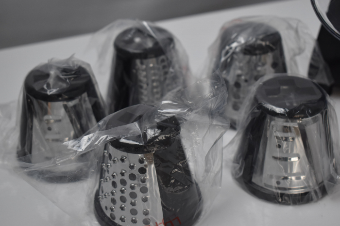 Feliator de Legume Electric din Oțel Inoxidabil 250 W, Tăietor Multifuncțional de Legume, Răzătoare electrică cu 5 accesorii - FOARTE BUN [10]