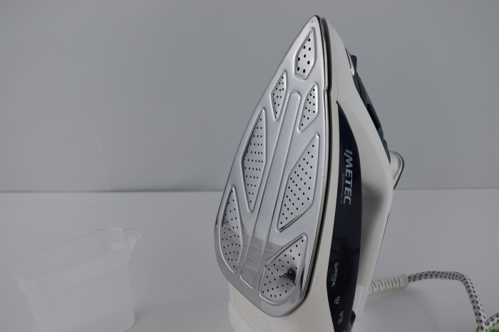 Fier de călcat cu abur Imetec ZeroCalc Z1 2500 cu tehnologie anticalcar, talpă din oțel inoxidabil cu multiple orificii, 2200 W, jet de abur 120 g, funcție de curățare a calcarului [6]