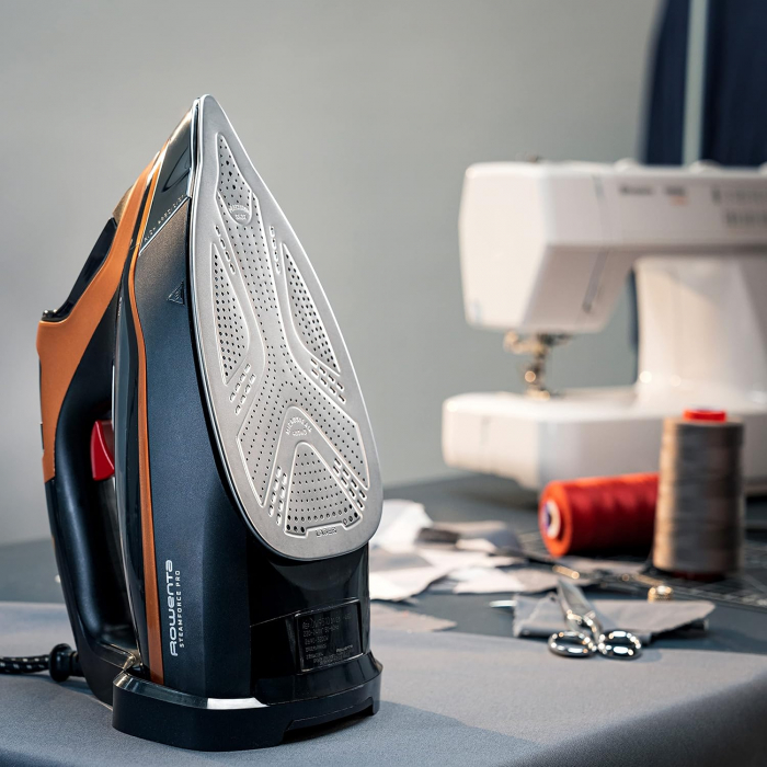 Fier de călcat cu abur Rowenta DW9510 Steamforce Pro , 3200 Watt Sistem de pompare ,2 nivele de abur , Rezervor de apă 350 ml , Negru/Auriu - FOARTE BUN [6]