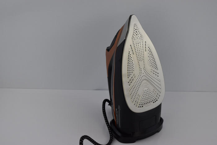 Fier de călcat cu abur Rowenta DW9510 Steamforce Pro , 3200 Watt Sistem de pompare ,2 nivele de abur , Rezervor de apă 350 ml , Negru/Auriu - FOARTE BUN [10]