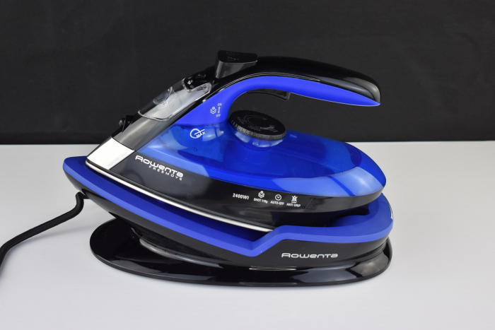 Fier de călcat cu abur Rowenta Freemove DE5010 Model negru și albastru 2400W Tehnologie fără fir, Funcții practice pentru călcat ușor -FOARTE BUN [6]