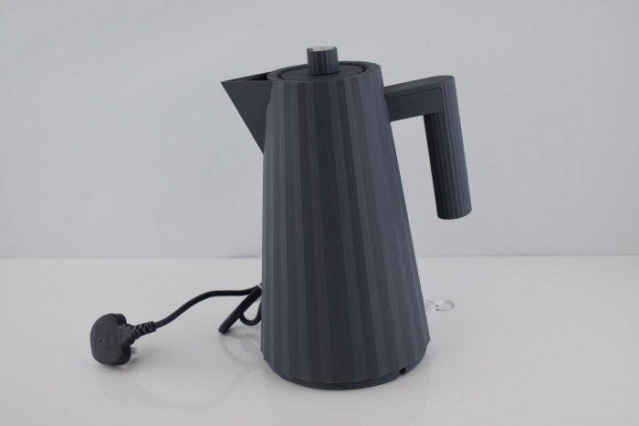 Fierbător Electric Alessi Plissé MDL06 G/UK, din Rășină Termoplastică, Ștecher Englezesc, 2400W, 170 cl, Gri [5]