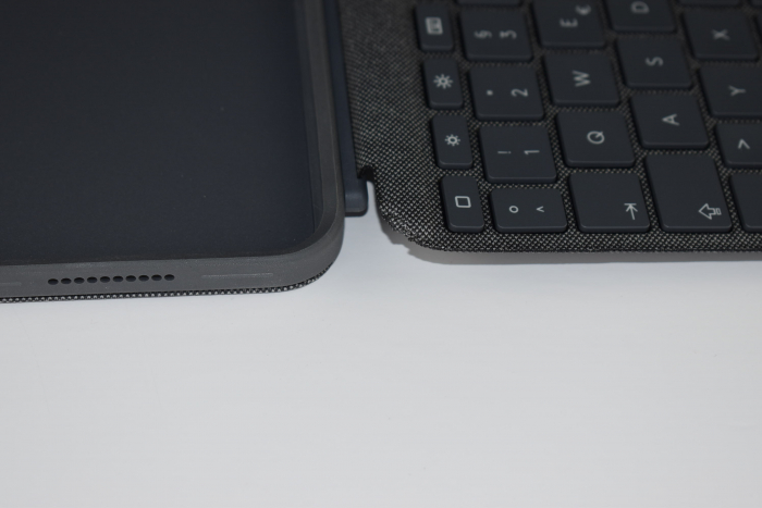 Logitech Combo Touch Husă cu Tastatură pentru iPad Air (Generația 4 și 5 - 2020, 2022) - (Versiunea Germană) - Culoare Gri - BUN [5]