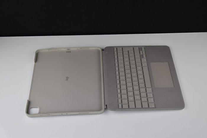 Logitech Combo Touch Husă cu Tastatură pentru iPad Pro 12,9 inch Generația 5 și 6 - 2021, 2022 (versiunea German)- Culoare nisip - BUN [6]