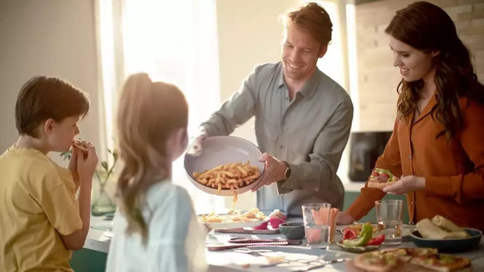 Philips Essential Airfryer XL HD9270/90 – Friteuză cu aer cald Rapid Air, 6,2 L, 2000 W, 5 porții, negru [5]