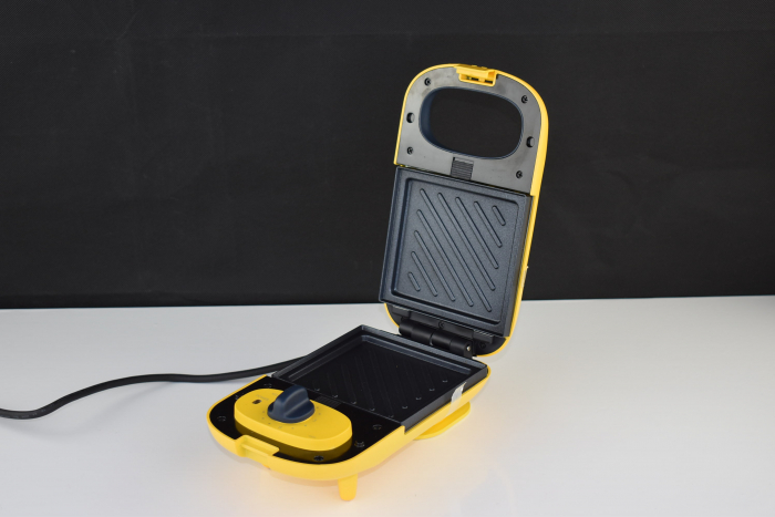 Sandwich Maker COMFEE MC-JK1312P201, 950W, oprire automată, placi antiaderente, placi grill - CA NOU [4]
