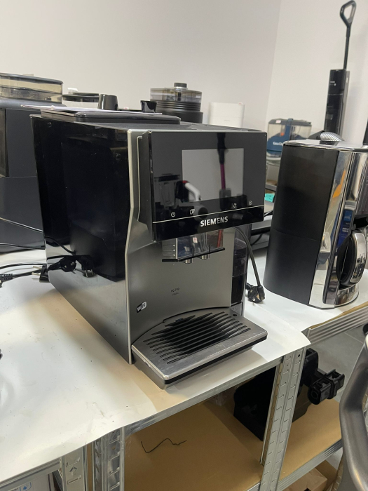 Siemens EQ.700 Classic TP705D01 – Espressor automat complet, control prin aplicație, ecran tactil intuitiv, până la 10 rețete de cafea personalizabile ca favorite, curățare automată cu abur, putere 15 [10]