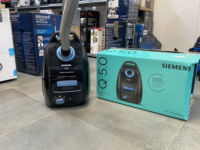 Siemens VSQ5X1230 – Aspirator „Q5.0 extreme silencePower”, Clasa de eficiență energetică B, 850 W, sac vacuum 4 L, filtru de înaltă performanță pentru igienă, culoare negru, fără sac suplimentar [10]