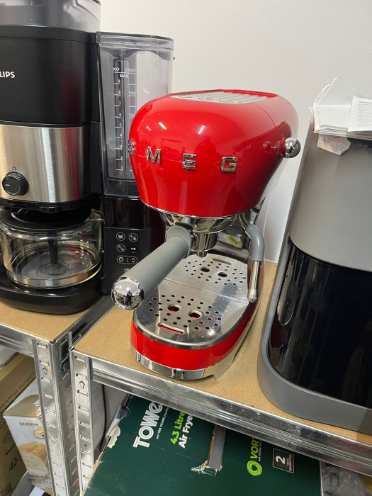 Smeg ECF01RDEU – Mașină de cafea semi-automată, espressor, capacitate rezervor apă 1 litru [9]