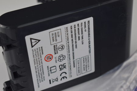 Acumulator Morpilot este compatibilă cu aspiratoarele Dyson V7 SV11 Animal, Motorhead, Pro, Trigger+, Fluffy, Matress Plus și include 2 filtre. 21.6V și 4600mAh [4]