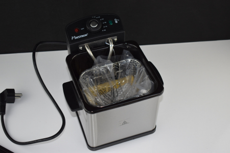 Bestron Friteuză cu Ulei, pentru Cartofi Prăjiți, Pește sau Nuggets, Temperaturii până la 190°C, cu Coș din Oțel Inoxidabil, Fereastră și Filtru de Ulei - FOARTE BUN [7]
