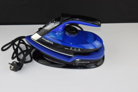 Fier de călcat cu abur Rowenta Freemove DE5010 Model negru și albastru 2400W Tehnologie fără fir, Funcții practice pentru călcat ușor -FOARTE BUN [4]