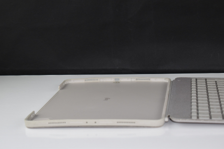 Logitech Combo Touch Husă cu Tastatură pentru iPad Pro 12,9 inch Generația 5 și 6 - 2021, 2022 (versiunea German)- Culoare nisip - BUN [7]