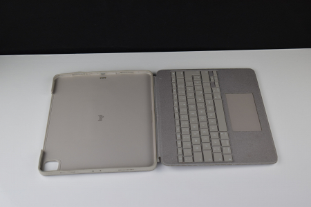Logitech Combo Touch Husă cu Tastatură pentru iPad Pro 12,9 inch Generația 5 și 6 - 2021, 2022 (versiunea German)- Culoare nisip - BUN [5]