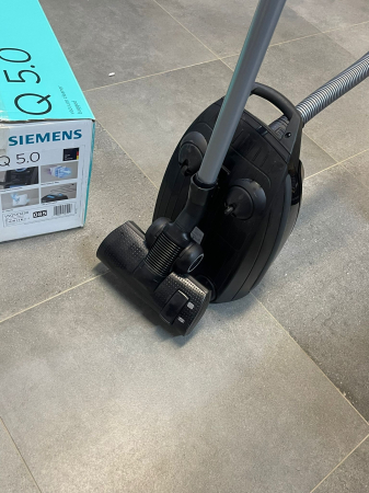 Siemens VSQ5X1230 – Aspirator „Q5.0 extreme silencePower”, Clasa de eficiență energetică B, 850 W, sac vacuum 4 L, filtru de înaltă performanță pentru igienă, culoare negru, fără sac suplimentar [10]