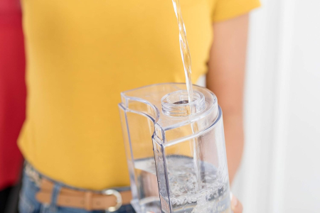 SteamOne H18B – Aburitor vertical și de călătorie, putere 1800 W, rezervor apă 1,8 L, ușor de manevrat cu 4 roți, timp de încălzire 60 secunde, supapă anti-calcar, furtun cu protecție triplă la căldur [1]