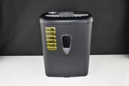 Tocător de hârtie/documente/carduri Amazon Basics cu tăiere încrucișată de înaltă securitate, Negru - FOARTE BUN [5]