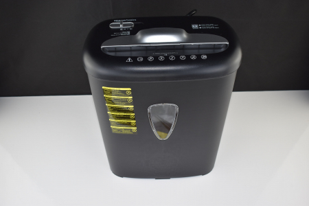 Tocător de hârtie/documente/carduri Amazon Basics cu tăiere încrucișată de înaltă securitate, Negru - FOARTE BUN [6]