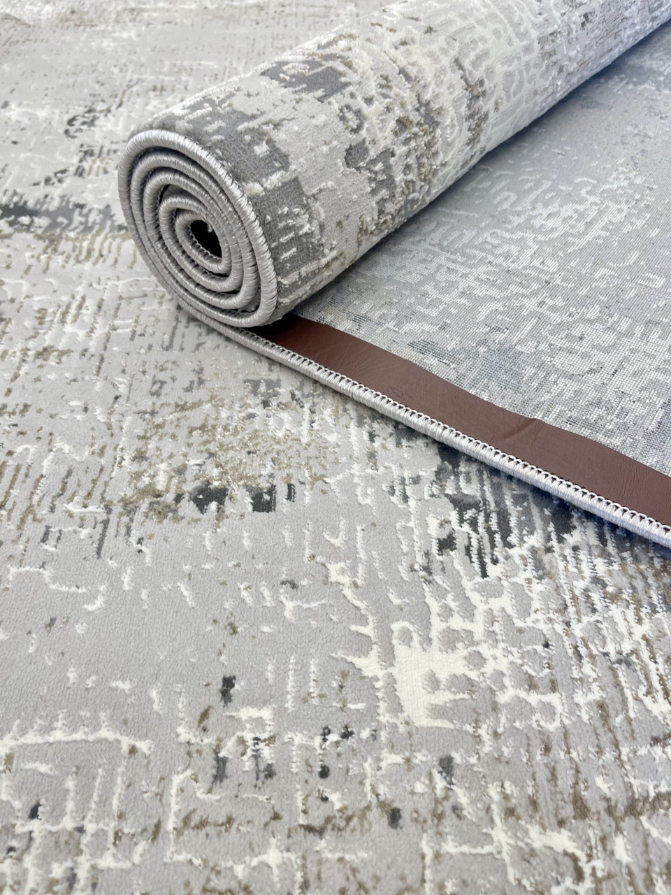 Covor abstract  in nuante de gri  si accente  maro [5]
