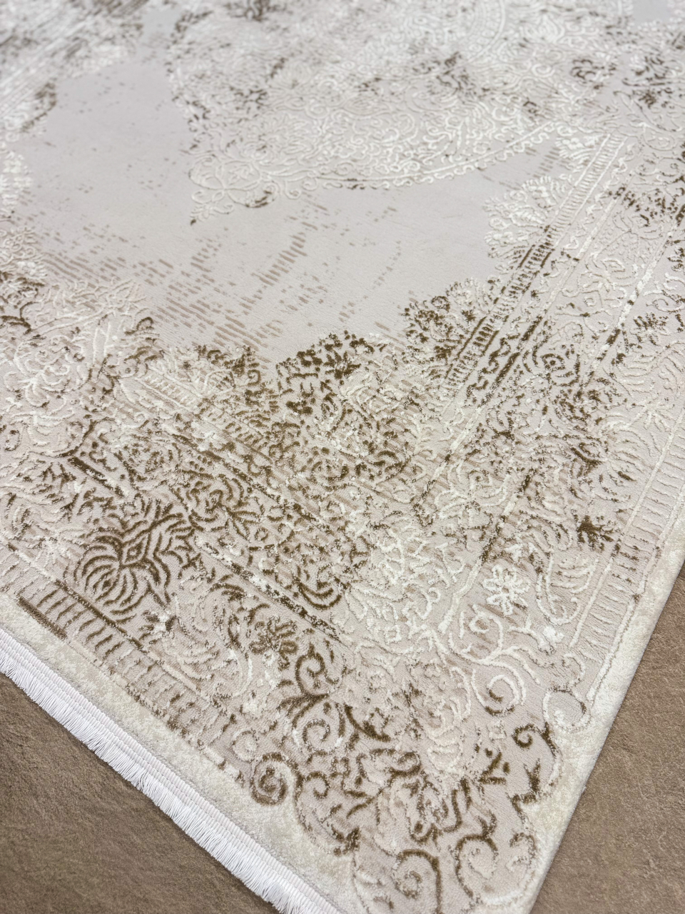 Covor clasic crem cu model ornamental baroc [4]